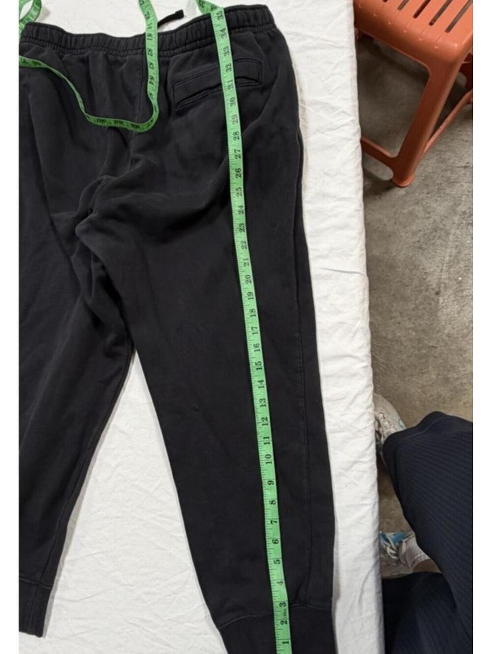 Nike Men's Black Fleece Sweatpants Drawstring Pockets Tapered Leg Size XL - Picture 3 of 5